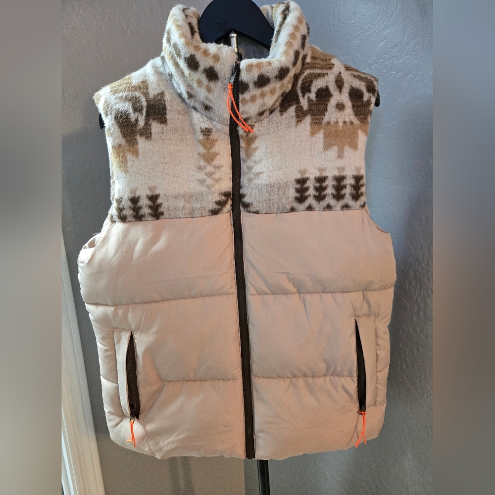 Puffer Vest Beige Tan NWT Size M Outdoor Collection by 26 International Aztec